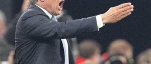 Die Richtung stimmt nicht. Felix Magath hat seine Mannschaft verunsichert. Foto: dpa