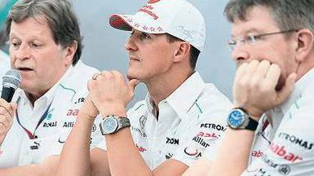 Harmonie zu spielen, das fällt uns schwer. Haug, Schumacher und Brawn (von links) bei der Abschiedsvorstellung. Foto: dapd