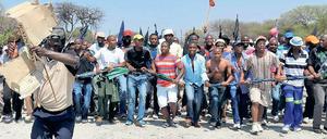 Viele Proteste in den vergangenen zwei Monaten mündeten in Südafrika in Gewalt. Die teilweise astronomischen Lohnforderungen setzten zudem viele Firmen unter Druck. Betroffen sind immer mehr Branchen.