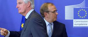 Wo gehts lang? Der finnische Notenbanker Liikanen (r.) und sein Auftraggeber, EU-Kommissar Barnier, stellen den Bericht in Brüssel vor.