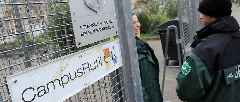 Auch vor dem Campus Rütli werden bald wieder Wachschützer stehen.