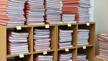 Der Prozess war aufwändig vorbereitet und groß angelegt worden, hier einige Verfahrensakten zu dem Fall Storkow. 