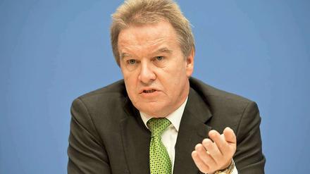 Franz Untersteller (Grüne) will nicht mehr auf die Bundesatomaufsicht warten. Der baden-württembergische Umweltminister und oberste Atomaufseher in seinem Bundesland hat nun Aktionspläne zur Verbesserung der Sicherheit der Reaktoren vorgelegt. Im Bund wird seit einem Jahrzehnt über neue Sicherheitsvorgaben gestritten. 