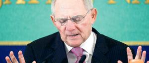 Es reicht ihm. Bundesfinanzminister Wolfgang Schäuble wehrte sich am Donnerstag in Tokio gegen Vorhaltungen von IWF–Chefin Christine Lagarde und Weltbank-Vertretern, wonach die Europäer nicht genug tun gegen die Krise. Foto: Reuters