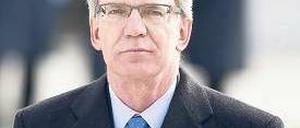 In der Kritik. Verteidigungsminister de Maizière wehrt sich gegen Vorwürfe. Foto: AFP