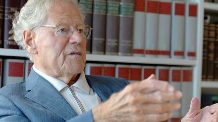 Der Theologe Hans Küng beklagt Fortschrittsfeindlichkeit in der katholischen Kirche.