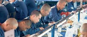 Häftlinge in Fuping in der Provinz Shaanxi, wo sich auch das Gefängnis von Liu Xiaobo, Friedensnobelpreisträger von 2010, befindet. 