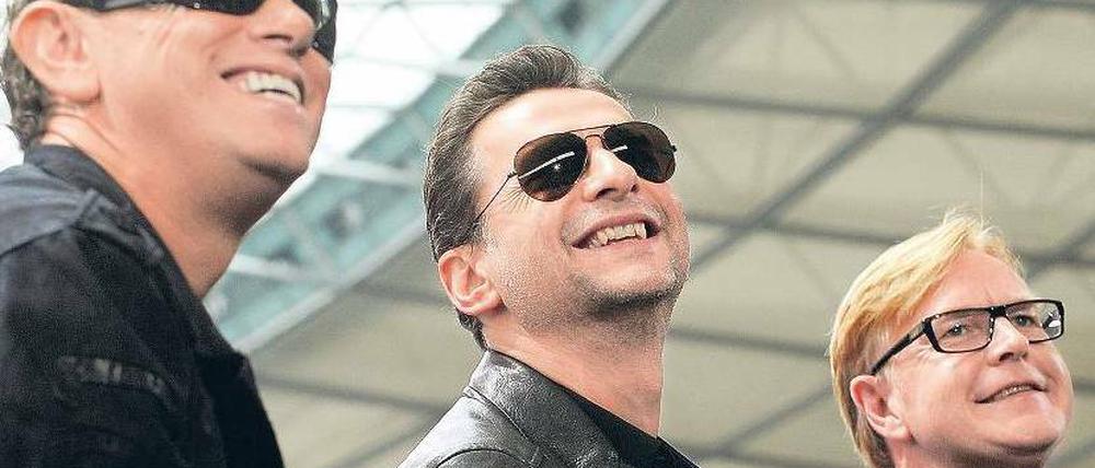 Im Lach-Modus. Martin Gore, Dave Gahan und Andrew Fletcher (von links) im Olympiastadion. Foto: Michael Gottschalk/dapd