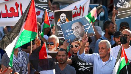 Regelmäßig gehen Hunderte wie in Ramallah auf die Straße. 