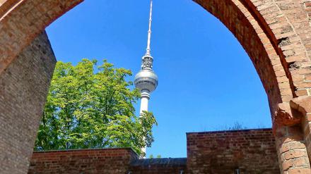 Kloster versus Fernsehturm - Vergangenheit trifft Gegenwart.