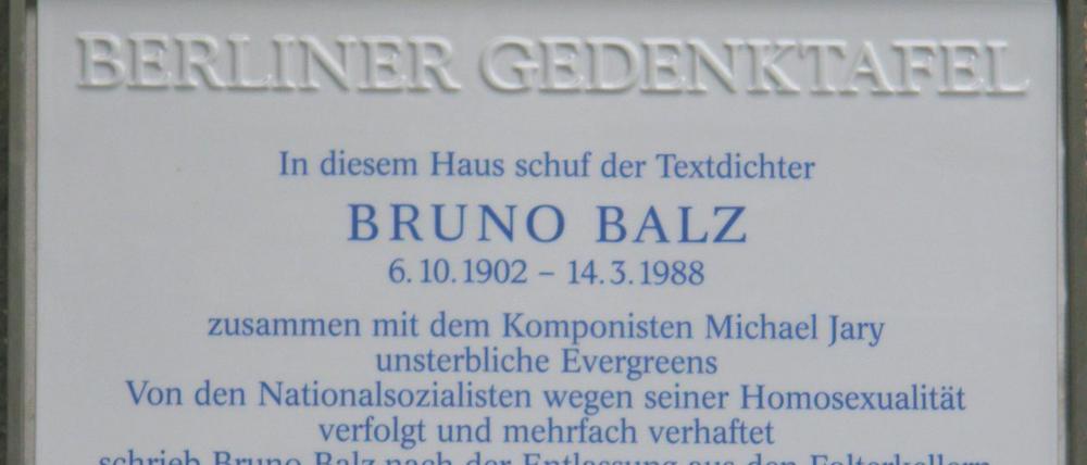 Die Gedenktafel für Bruno Balz in der Fasanenstraße (Wilmersdorf).
