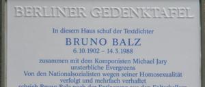 Die Gedenktafel für Bruno Balz in der Fasanenstraße (Wilmersdorf).