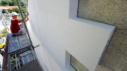 Das neue Gesetz zur Energieeinsparung sieht zwar keine Verschärfungen für den Gebäudebestand vor, stellt jedoch strengere energetische Anforderungen an Neubauten. 