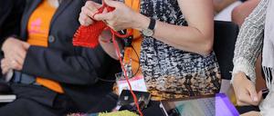 Verstrickt. Frauen werden im Netz häufiger persönlich angegriffen als Männer - manche lassen sich abschrecken. Viele nicht, wie diese Frauen bei der einer Internet-Konferenz in München im Juli 2012.