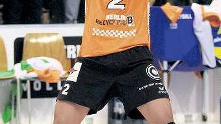 Wo wir sind, ist oben. Kawika Shoji und die Volleys hatten viel Spaß. Foto: dapd