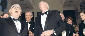 Königliches Projekt, großes Staunen. Friedensnobelpreisträger Henry Kissinger (links) mit dem früheren deutschen Botschafter in den USA, Klaus Scharioth (rechts) im Washingtoner Botschaftsgebäude, wo eine Animation des Berliner Schlosses an die Wand projiziert wurde. Beide gelten als Unterstützer des Projektes, das royale Elemente zurück ins Berliner Stadtbild bringt. Zu den Schloss-Unterstützern zählt auch Ex-US-Präsident George Bush sen. Unten sein Schreiben an Schloss-Aktivistin Kathleen von Alvensleben.