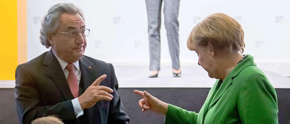 Aufgepasst - Arbeitgeberpräsident Hundt und Bundeskanzlerin Merkel treffen sich in Berlin.