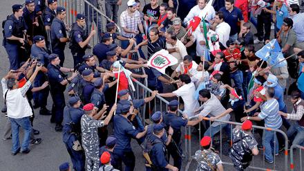 Zusammenstöße zwischen Demonstranten und Polizei in Beirut.