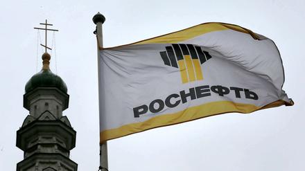 Die Flagge des russischen Ölkonzerns Rosneft.
