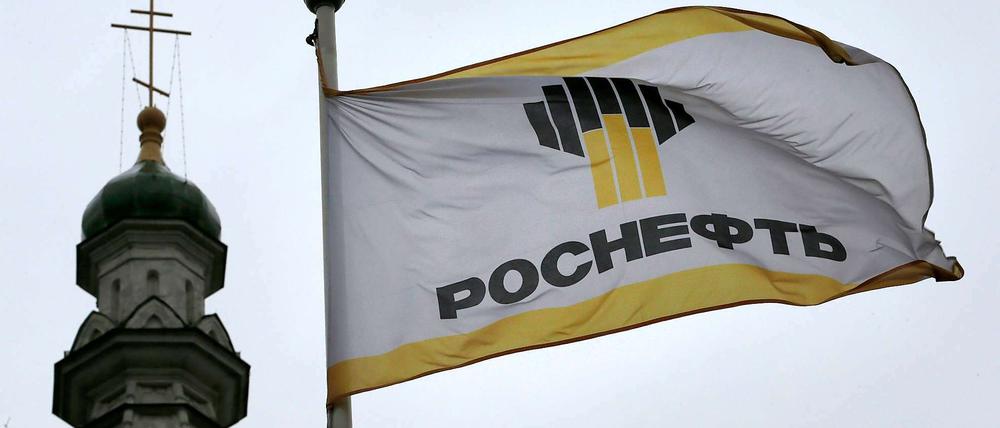 Die Flagge des russischen Ölkonzerns Rosneft.