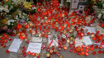 Berlin trauert um Jonny K. - so wie hier am Tatort am Alexanderplatz.