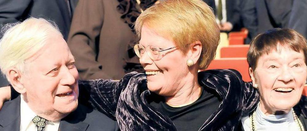 Susanne Schmidt mit ihren Eltern: Altkanzler Helmut Schmidt und die 2010 verstorbene Loki Schmidt.