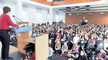 Die Einführungsveranstaltung für Erstsemester an der HU im Audimax.