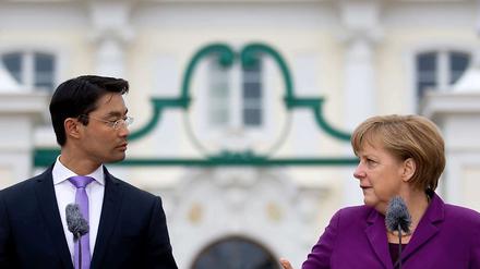 Bundeskanzlerin Angela Merkel (CDU) und Wirtschaftsminister Philipp Rösler (FDP) bei einer gemeinsamen Pressekonferenz.