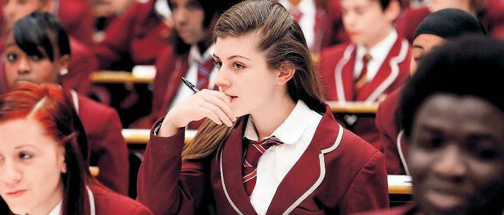 Zu leicht? Londoner Schülerinnen warten auf den Beginn der GCSE-Prüfung in Mathematik. 
