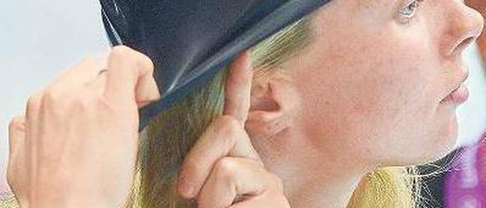 Alles weggesteckt. Nach schwachen Leistungen bei Olympia in London wechselt Britta Steffen nun ihren Trainer und zieht zu ihrem Freund Paul Biedermann nach Halle. Foto: dpa