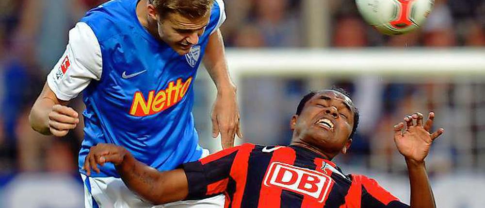 Die Berliner um den Brasilianer Ronny (r.) konnten sich bisher in Bochum noch nicht entscheidend durchsetzen.