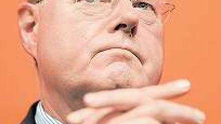 In aller Ruhe. Kanzlerkandidat Peer Steinbrück blieb in Berlin vorsichtig. Foto: dpa