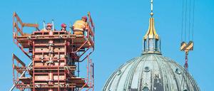 Wohin man blickt. Gebaut wird in Berlin fast an jeder Ecke, wie hier an der Rathausbrücke vor dem Berliner Dom. Die Bauindustrie profitiert vom Immobilienboom in der Hauptstadt. Der wird sich vorrausichtlich auch erst mal nicht abschwächen. 