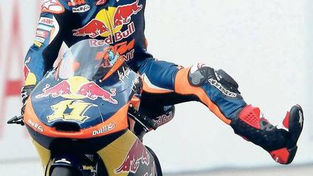 Halber Hampelmann. Sandro Cortese bejubelt den Gewinn des Weltmeistertitels in Kuala Lumpur. Foto: Reuters