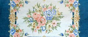 Zuvor veröffentlichte sie schon damals Hinweise und bat die Bevölkerung um Mithilfe. Die blaue Wolldecke, die die Polizei am Tatort gefunden hatte, galt als weitere Spur in dem spektakulären Entführungsfall.