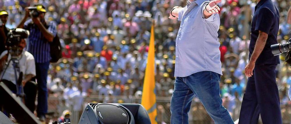 Maradona in Kannur. 50 000 Menschen feierten den argentinischen Superstar.