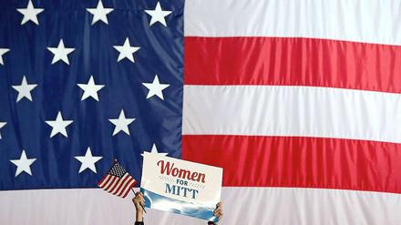 Wegen einer vermeintlich frauenfeindlichen Formulierung geriet Romney in die Kritik. Jetzt distanziert er sich umso deutlicher von konservativen Abtreibungsgegnern. 