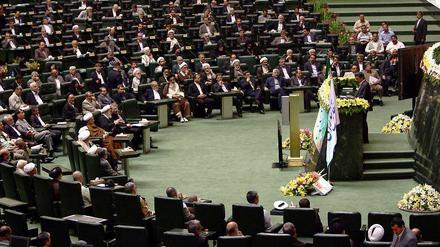 Iranis Präsident Mahmud Ahmadinedschad hält eine Rede bei der Konstituierung des iranischen Parlaments im Mai 2012.
