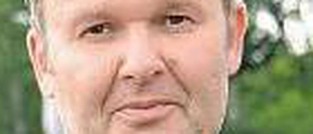  Mario Reichel, 51, trainiert den Fußball-Oberligisten Union Fürstenwalde. Er lebt in Rudow und hat früher für die Amateure von Hertha BSC gespielt.