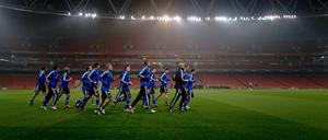 Nach dem Sieg gegen Revier-Nachbar Dortmund, ist Schalke mit viel Selbstvertrauen nach London gereist. Hier beim Training im Stadion des FC Arsenal