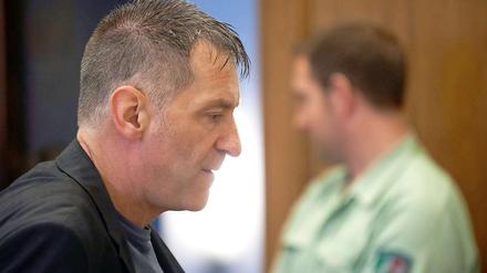 Der frühere Fußballstar Eike Immel steht wegen mutmaßlichen Drogenhandels vor Gericht.