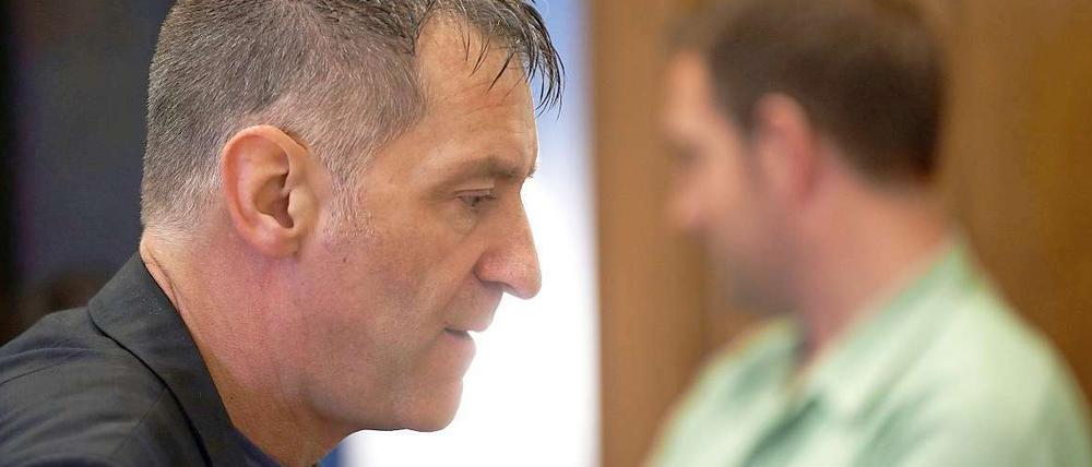 Der frühere Fußballstar Eike Immel steht wegen mutmaßlichen Drogenhandels vor Gericht.