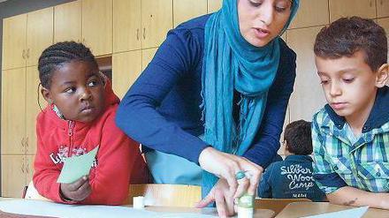 Einfache Botschaften. Die muslimischen Schüler wissen meist nichts über ihre Religion, hat die Oberhausener Lehrerin Fereba Seleman festgestellt.