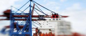Unscharfer Blick. Viele Unternehmen sind unsicher, wie sich die Euro-Krise im kommenden Jahr auf ihre Geschäfte auswirken wird - allen voran die exportorientierte Wirtschaft.