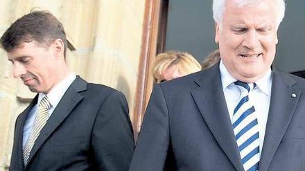 Ein Vertrauter muss gehen. CSU-Sprecher Hans Michael Strepp war noch vor wenigen Wochen bei der Klausurtagung der Partei im Kloster Banz einer der wichtigsten Mitarbeiter des Parteichefs Horst Seehofer (rechts).