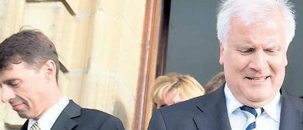 Ein Vertrauter muss gehen. CSU-Sprecher Hans Michael Strepp war noch vor wenigen Wochen bei der Klausurtagung der Partei im Kloster Banz einer der wichtigsten Mitarbeiter des Parteichefs Horst Seehofer (rechts).