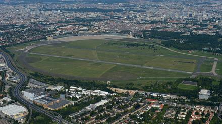 Fahren statt fliegen. Könnten hier bald Rennautos ihre Kreise drehen? Groß genug wäre das Gelände des ehemaligen Flughafens Tempelhof in jedem Fall. Für viele Anrainer wäre das ein Graus.