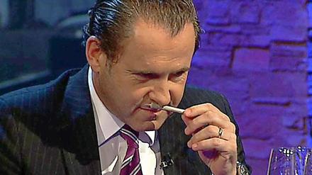 FDP-Mann Martin Lindner mit einem - wie er selbst es formuliert - "jointartigen Gebilde".