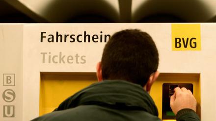 Bald nicht mehr in der S-Bahn gültig? Die BVG sieht sich bei der Geldverteilung benachteiligt und droht mit eigenen Tickets.