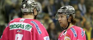 Vorne dran. Claude Giroux (r.) gibt den Kollegen bei den Eisbären den Takt vor.